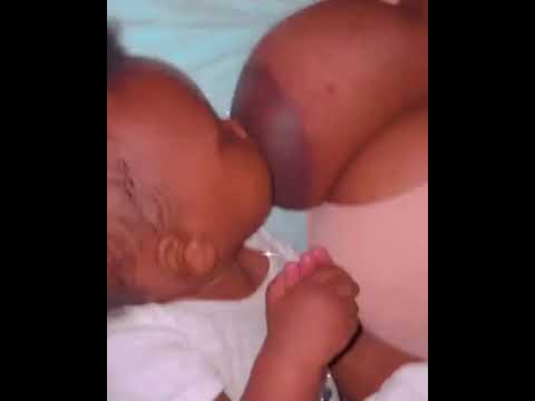 Black mom breastfeed ❤️❤️❤️