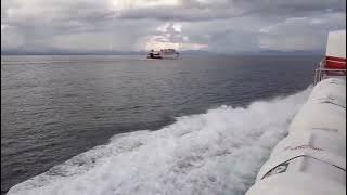 Kapal Cepat Tulehu-Amahai (Maluku)...Menyalip Kapal Feri Tulehu-Masohi...
