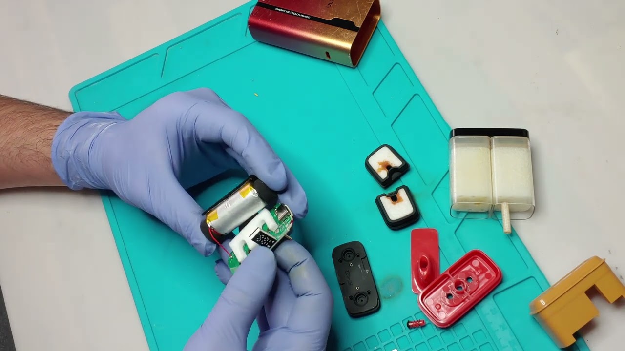Open and dismantling single use disposable vape (Hayati Pro Ultra 15000 Puffs Disposable Vape)