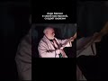 Анри Матисс в своей мастерской, создает вырезки