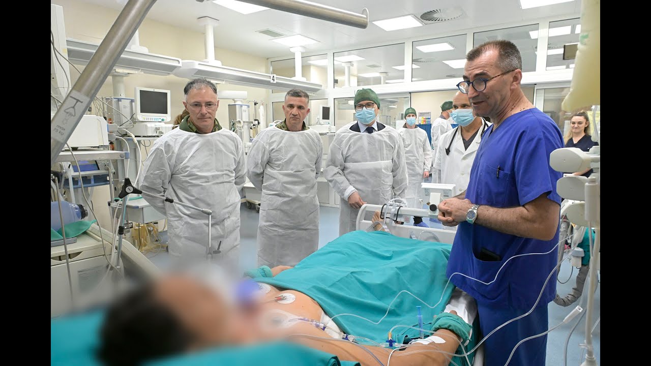 Ministar Vučević i general Mojsilović posetili povređenog pripadnika 72. brigade na VMA