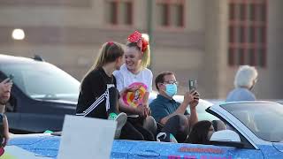 JoJo Siwa kisses girlfriend and holds hands at outdoor concert