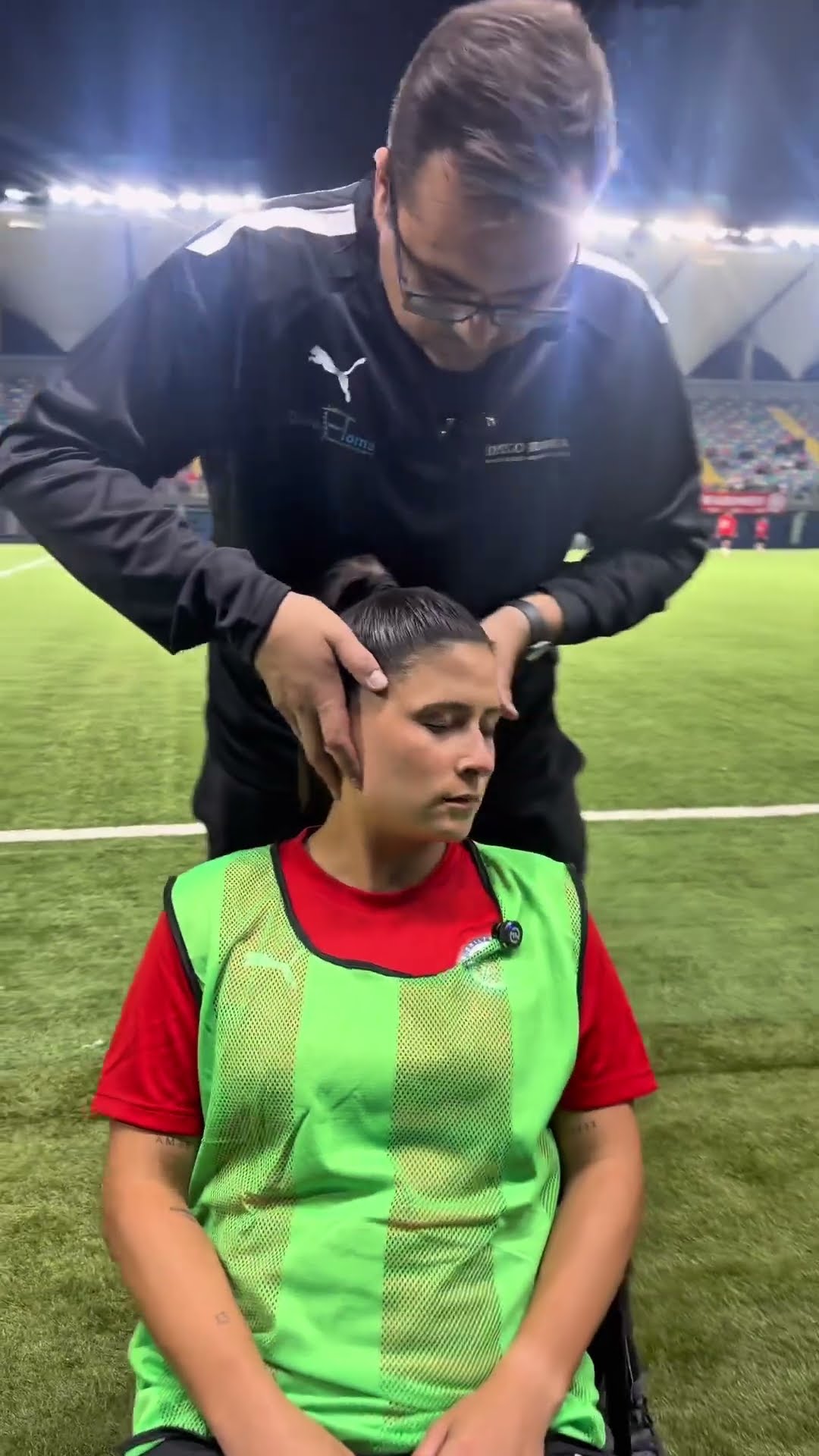 Diego Ibarra con la futbolista Cata Vega