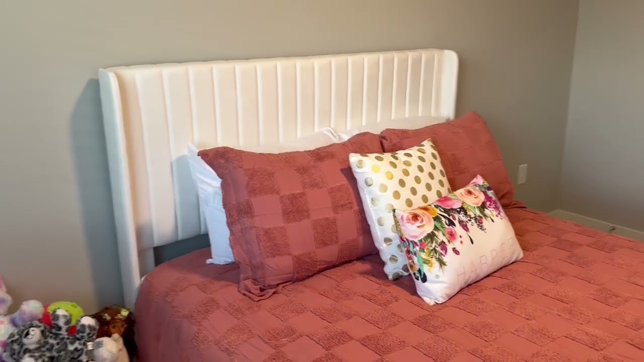 Sturdy, easy to assemble and SO cute!!