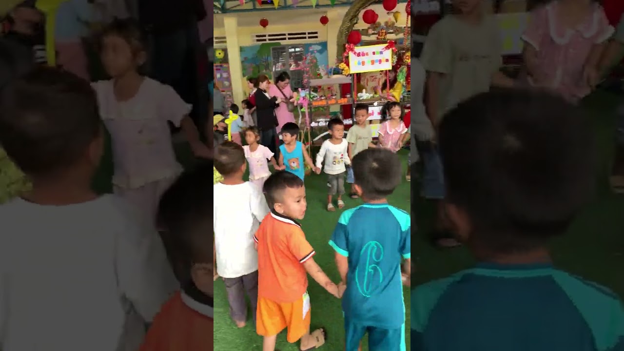 Dự lễ đón tết ở trường mầm non hoa pơ lang