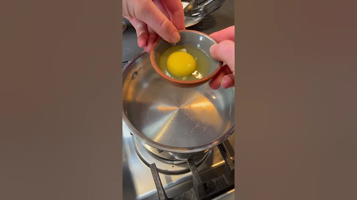 How to poach an egg! #poachedeggs #eggs #poaching #breakfast - DayDayNews
