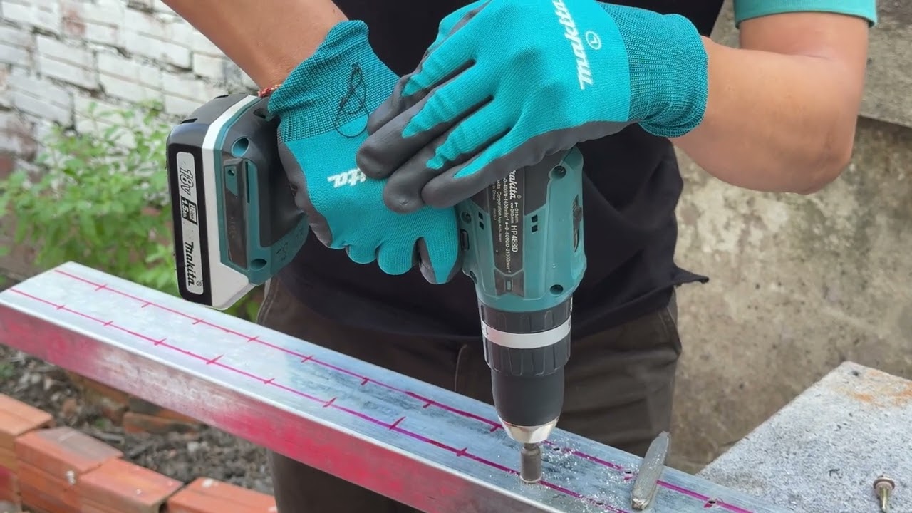 Makita 18V Hammer Drill - Fastening Screws - YouTube