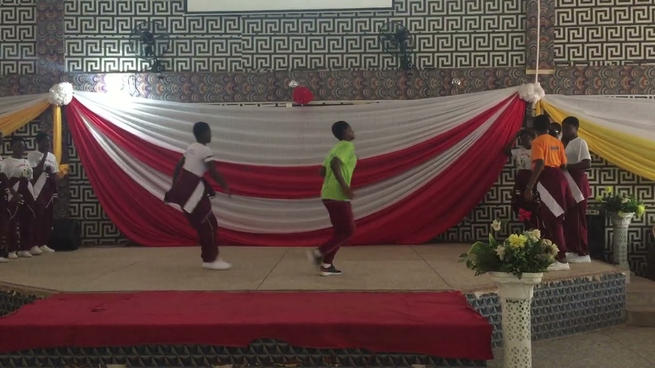 KUMASI WESLEY GIRLS HIGH SCHOOL GUNSA DANCE 💃 PERFORMANCE - YouTube