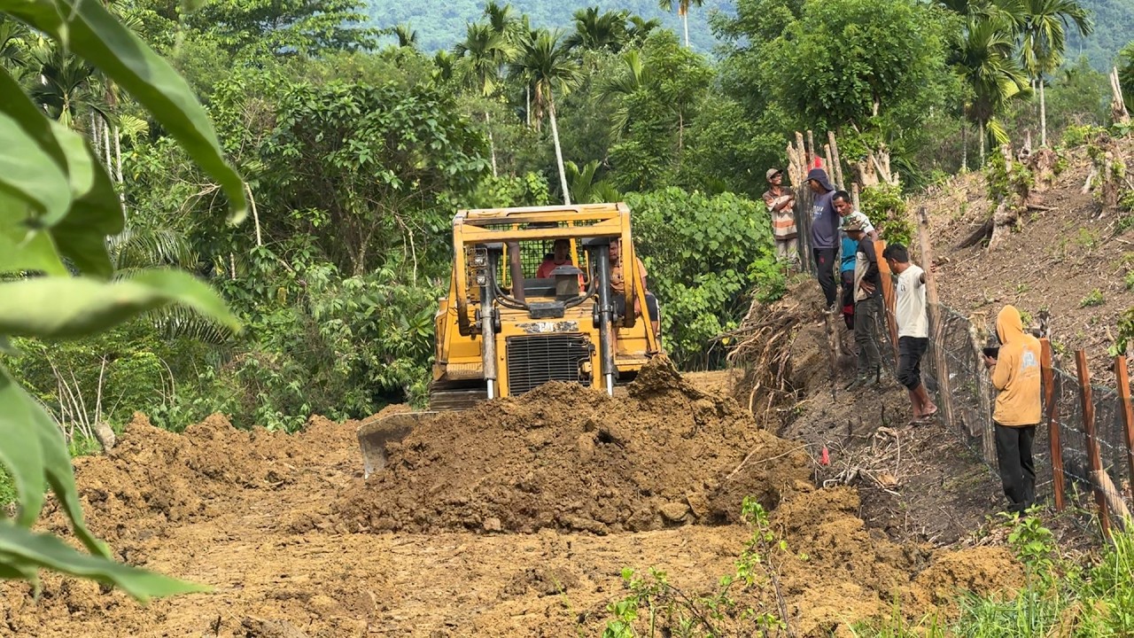 CAT D6R XL Bulldozer Opens New Paths for Citizens