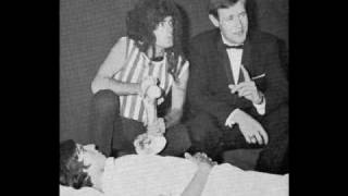 Casinova 1968 Uni Revue - Garner Ted Hamstrung