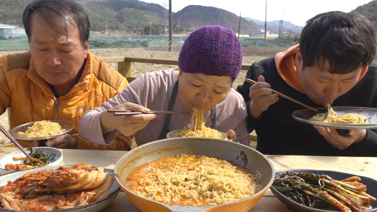 韓国のラーメンの食べ方 今日も 思い出し笑い 韓国のラーメンの食べ方 今日も 思い出し笑い