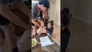 你们家的皮夹克怎么样了,我家的已经开始漏风了#黄冠澎 #母子日常