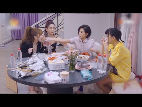万茜去《乘风破浪》怎么到处撩妹，说她是第一总攻没人反驳吧