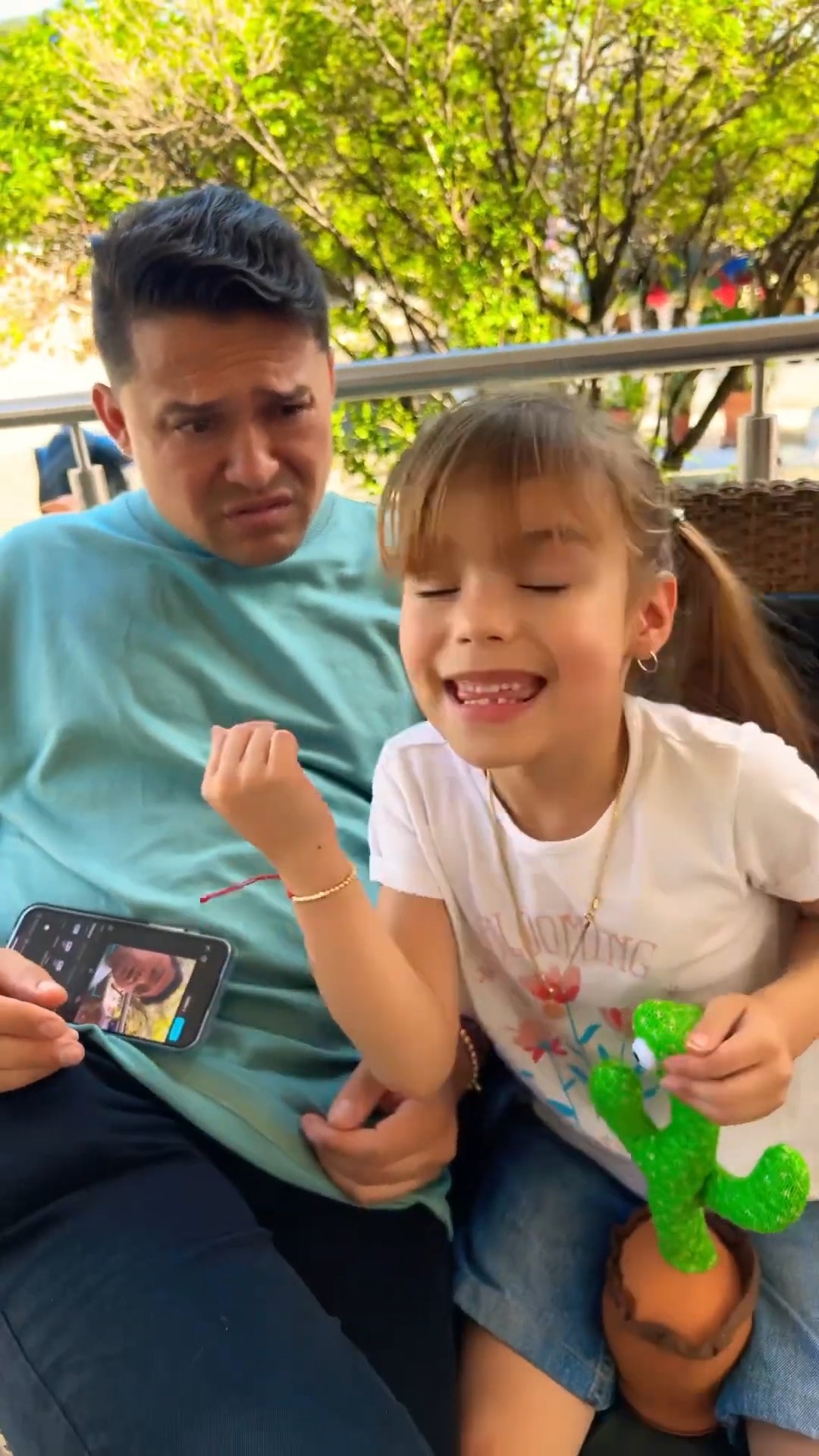 Y HABLÓ CON UNA NIÑA ?#humor #cosasdefamilia #comedia #cosasdecasa #shortviral #funny