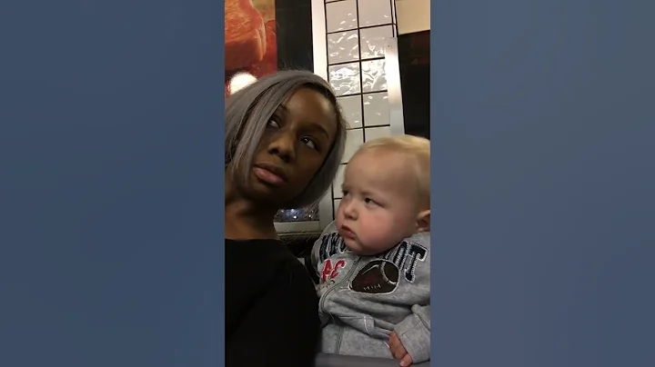 Baby Stares At Woman Then Smirks - DayDayNews