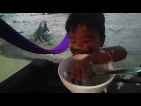 ของเด็กน้อยผู้ยากไร้บากบั่นที่จะมีชีวิตอยู่ - YouTube ของเด็กน้อยผู้ยากไร้บากบั่นที่จะมีชีวิตอยู่ - Youtube