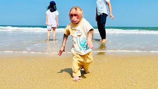 Bibi panicked when saw the ocean waves