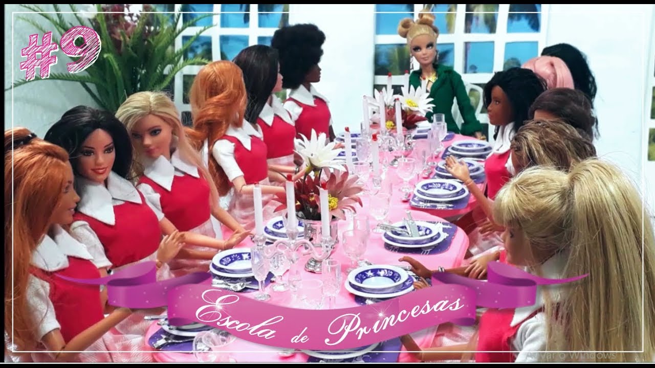 Barbie Escola de Princesas - Mesa de Jantar 