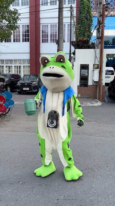 Joget kodok 🥳#kodok #frog #cute #dance #dancing #hiburan #funny #lucu #happy #family #fun