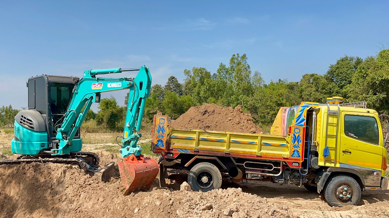 ลุยกันต่อกับเจ้าตัวเล็กKOBELCO SK35SR ทีมงานเสรีใส่บุ้งกี่5ฟันขนาด70ซม.ตักดินใส่ดั้ม6ล้อวิ่งงานถมที่