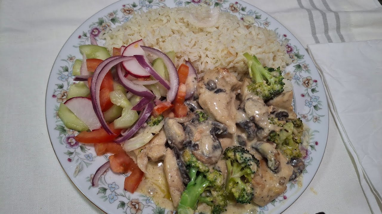Pollo en crema con brocoli y hongos