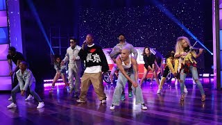 N.E.R.D Lights Up the Stage with 'Lemon' Resimi