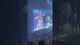 Beyonce And The Crowd É