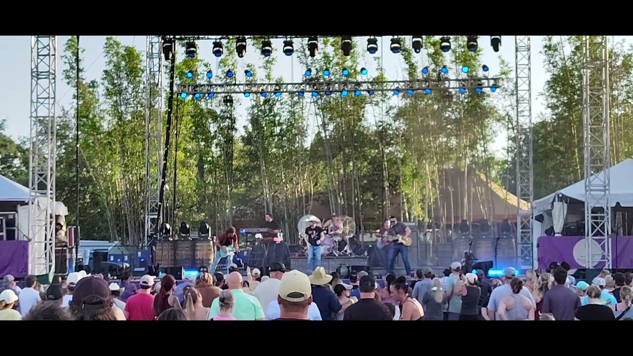 Justin Moore-You Look Like I Need A Drink 