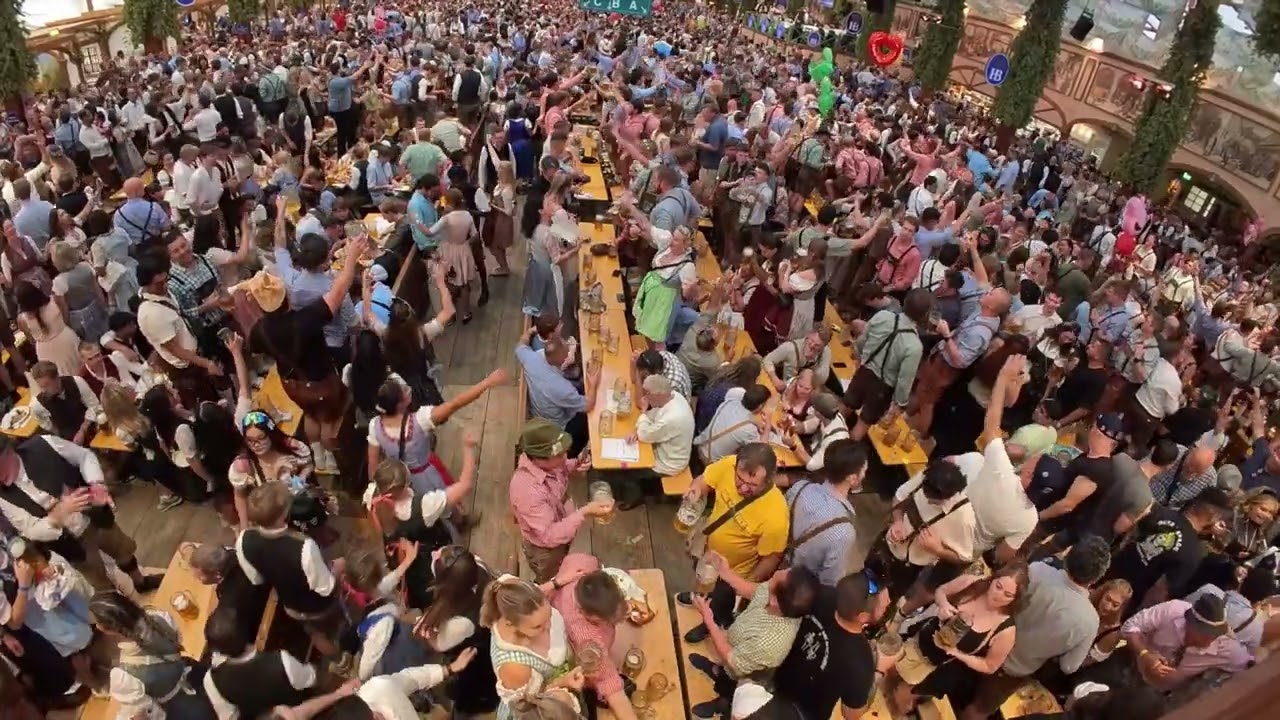 Oktoberfest 2025: Partystimmung Hofbräu-Zelt auf der Wiesn