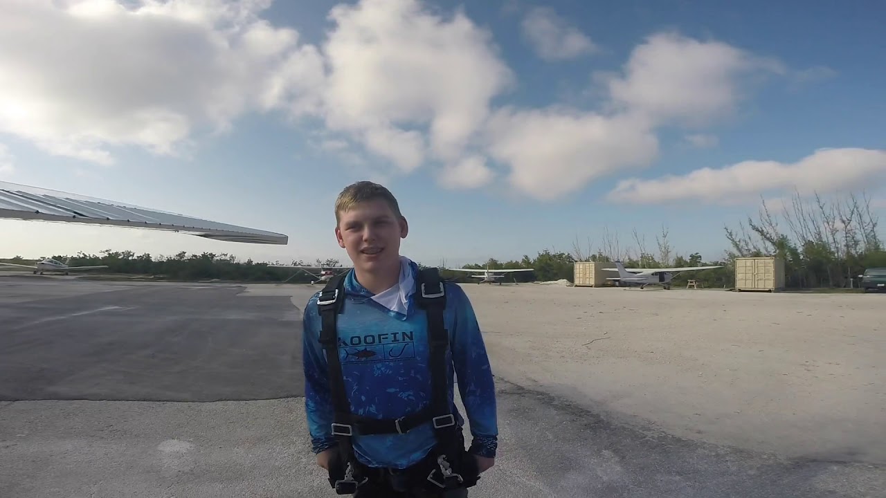 Dakota skydiving on New Year’s Eve! - YouTube