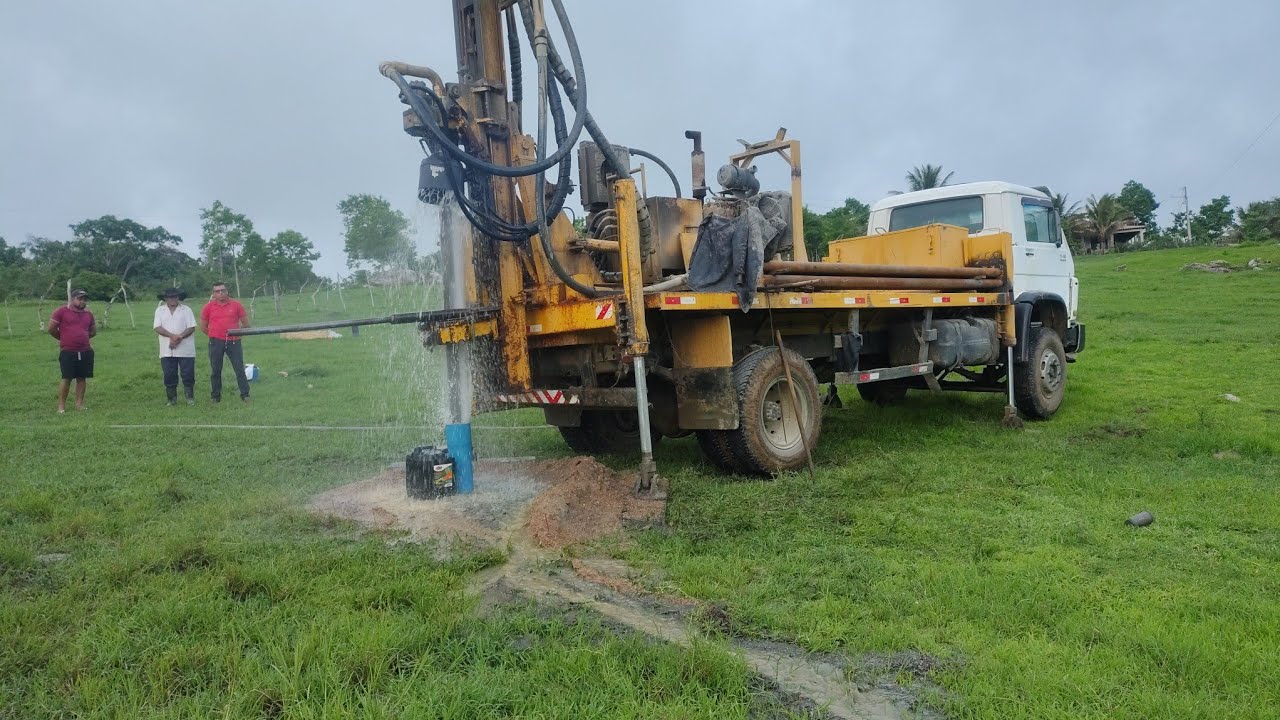a busca por água o sertão virou um mar de água  