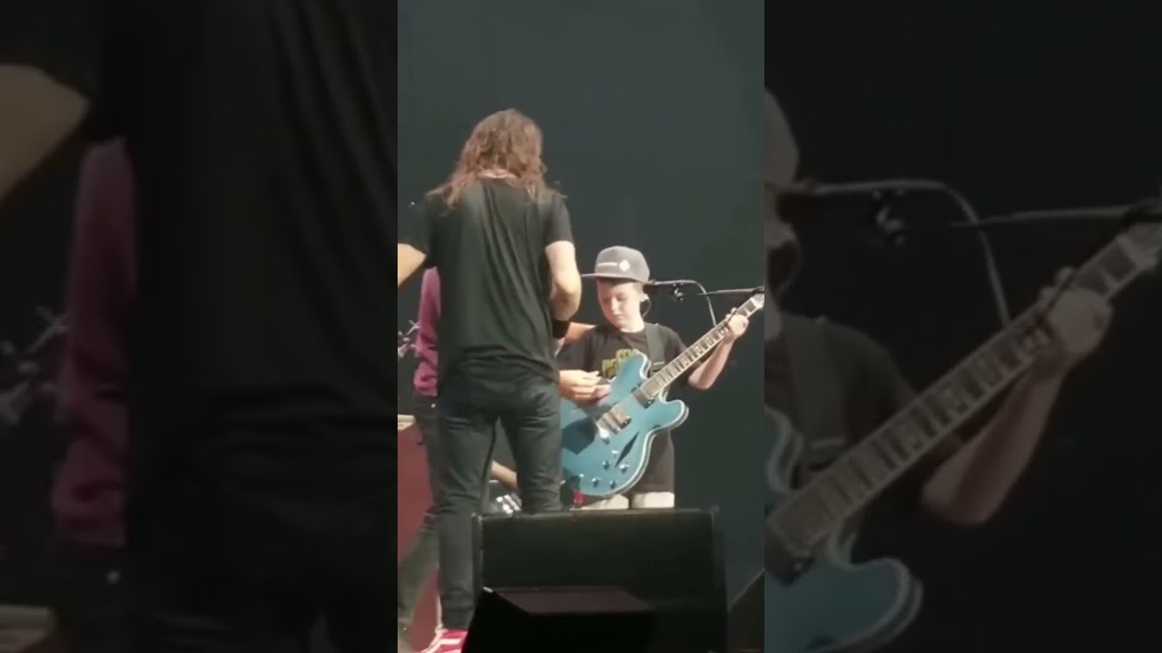 10 year old boy plays Enter the Sandman with Foo fighters ‼️#foofighters #metallica #entersandman