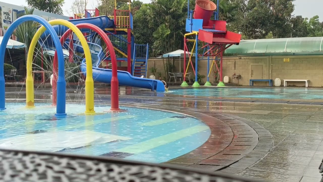 swimming swim🏊 renang di kolam renang 