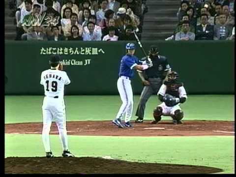 読売ジャイアンツ/巨人 上原浩治 1年目 スチール写真 1999年 上原浩治大阪体育大から巨人に入団した1999年、1…：鮮烈