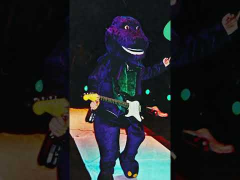 Παρακολούθηση The day Nirvana wore costumes for their Halloween concert 👻 στο YouTube