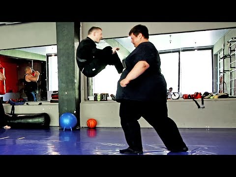 Толстяк (260kg) против бойца (60kg) / Fatboy vs little fighter Толстяк (260kg) против бойца (60kg) / Fatboy vs little fighter