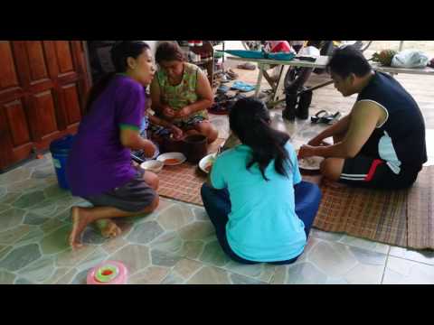 ทรงเสวย พระกระยาหาร