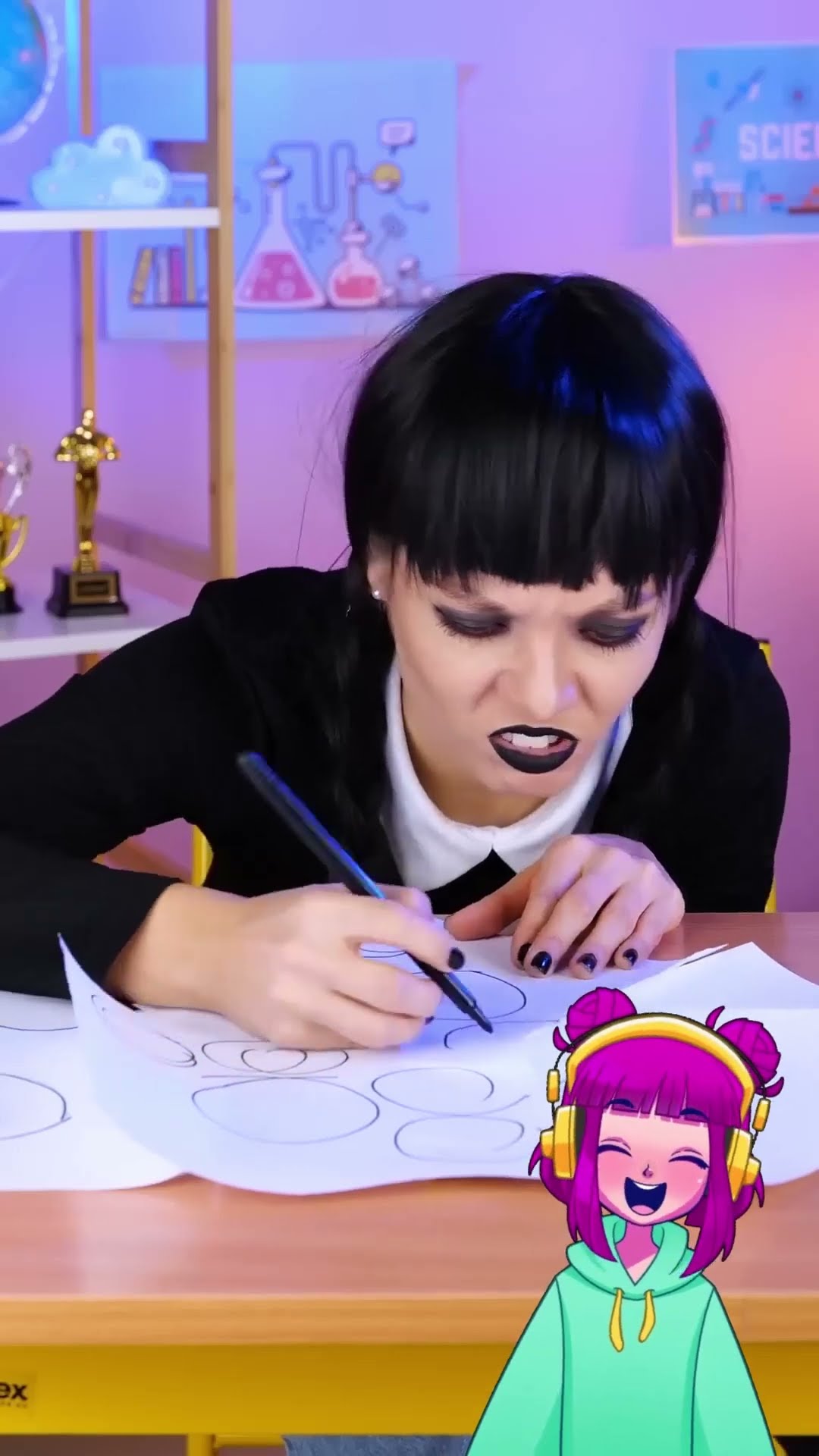 Smart Trick from Wednesday ✏️ on How to Draw a Circle ? #asmr #drawing #wednesday