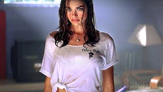 Denise Richards desperatly wants to wash his car...