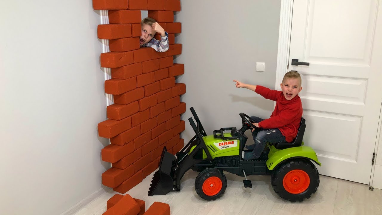 Одни дома ...Шутим и смеемся. The POWER Wheel Ride on Tractor Buldozer!