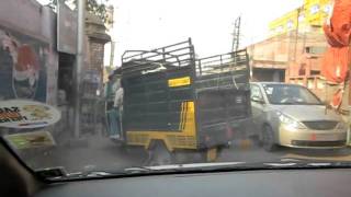 India - Cow stopping Traffic.AVI screenshot 4