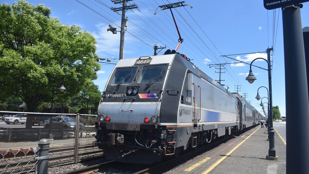 NJ Transit ALP-46A #4649 NJCL Train #7241 Little Silver NJ - YouTube