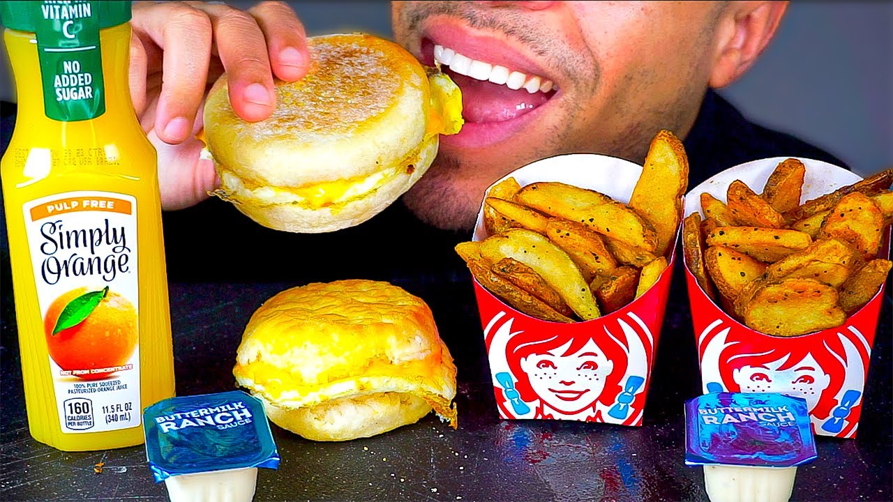 WENDY'S BREAKFAST MENU REVIEW | ENGLISH MUFFIN,BUSCUIT CHEESE,POTATO WEDGES,RANCH SAUCE ASMR MUKBANG