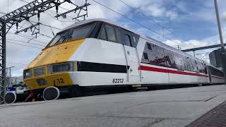 Class 91 Intercity 225 LNER Livery leaving Leeds for London Kings Cross