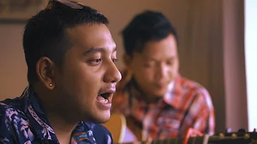 Ngal Ngal Lay Htae Ka ( ငယ်ငယ်လေးထဲက ) // Doublej ( Acoustic)