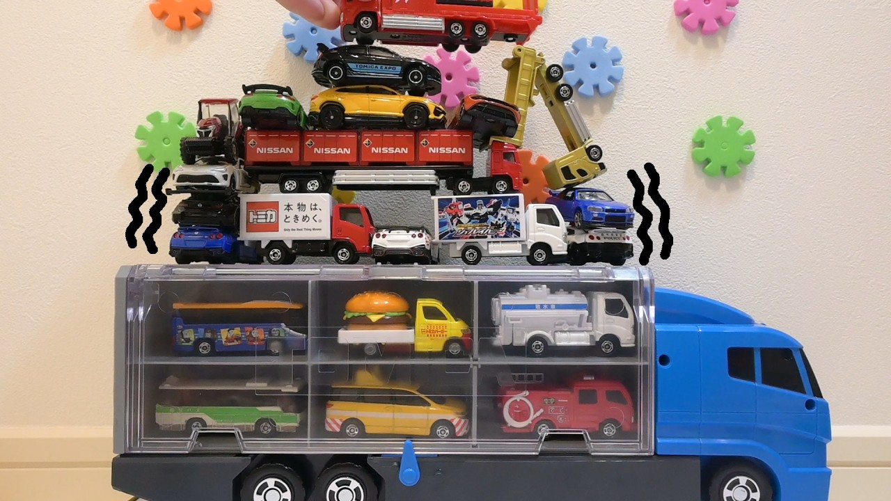 トミカがガシャーン！15台のミニカータワーがくずれる！？【子供向け/トミカ】