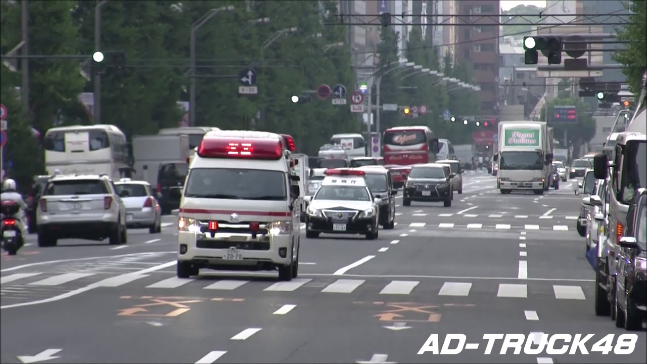道を譲ってくれたパトカーにサンキューハザードを出し緊急走行する救急車 Youtube