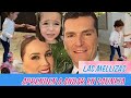 El esposo de JACKY BRACAMONTES, MARTÍN FUENTES les enseña a sus hijas a andar en patineta.