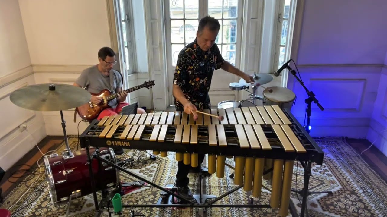 Arthur Dutra plays Brazilian Classics and plus on vibes « viBrazilian Percussion »