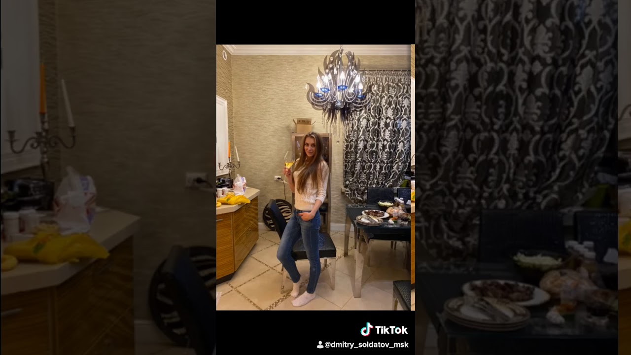 Сколько Лет Дмитрию Солдатову Из Магазина Распродажа